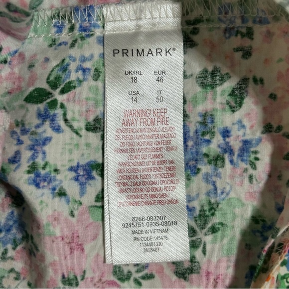 Floral Smocked Puff Sleeve crop top - Picture 6 of 11